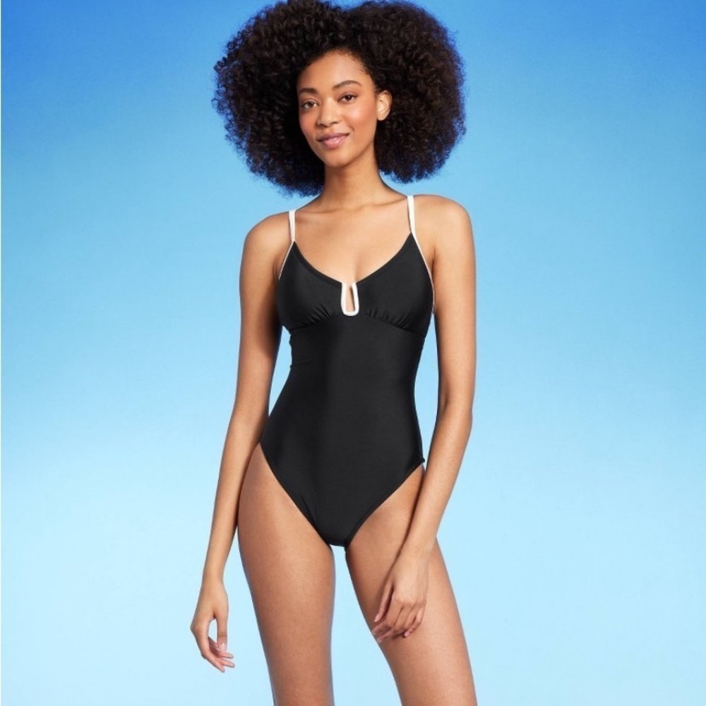 Women's Crepe U-Wire One Piece Swimsuit
- Shade & Shore™ Black M